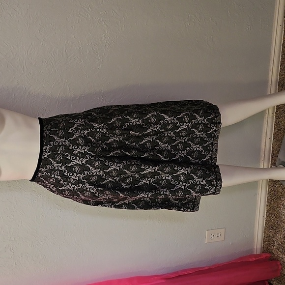 VTG TREVAN Black and Silver Floral Jacquard Velvet Trim Pleated Drop Waist Skirt - Picture 3 of 11